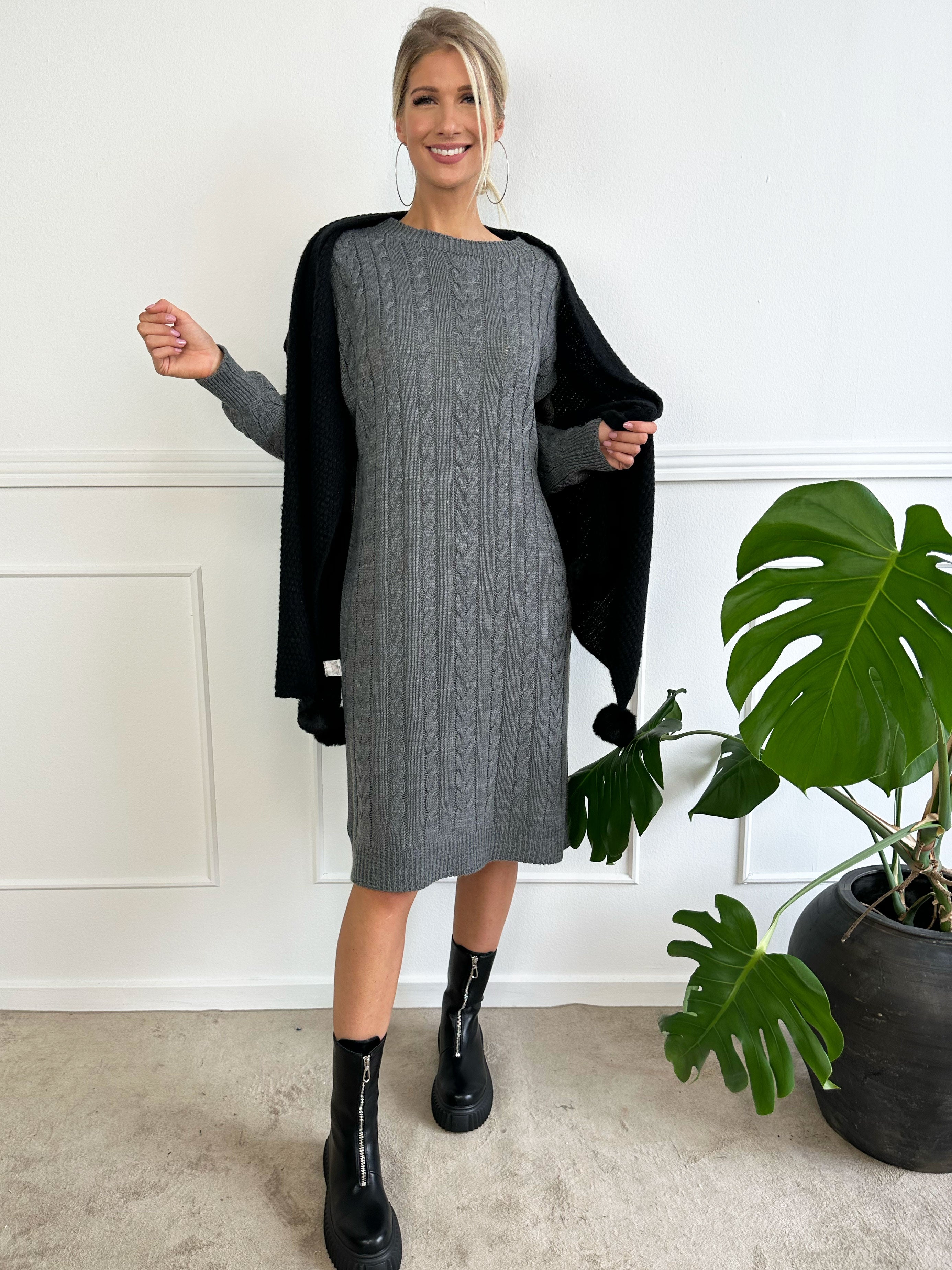 Karolina - Lång klänning med kabelstickning